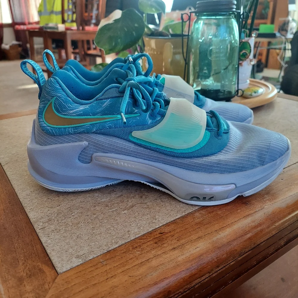 Nike Zoom Freak 3 Freezing Time Size 9